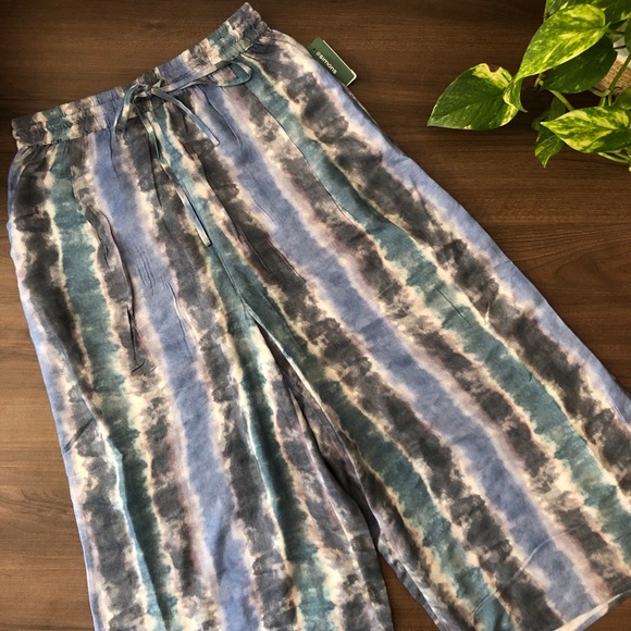 twik Pants - NWT Print High Waist Gaucho Pants